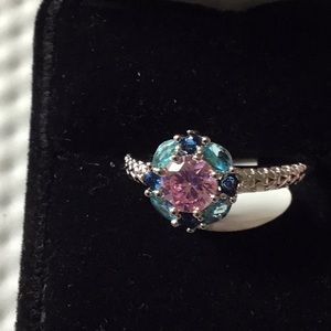 Size 9 topaz gemstone  ring gorgeous water blue